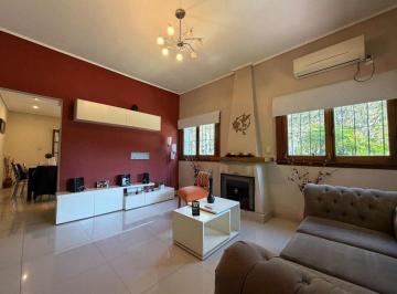 Casa · 167m² · 5 Ambientes · 1 Cochera · Casa en Venta Adrogué Quincho y Cochera