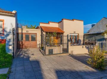 Casa · 127m² · 3 Ambientes · 1 Cochera · Venta Casa 3 Ambientes Güemes 4600 San Carlos