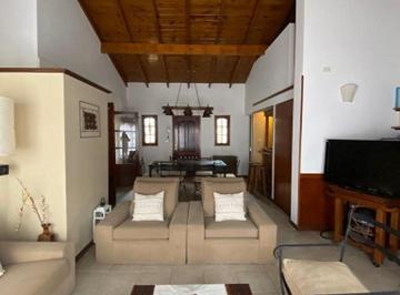 Casa · 140m² · 4 Ambientes · 2 Cocheras · Venta Casa 3 Dorm.. Parque - Pileta. Cochera