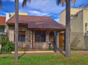 Casa · 158m² · 4 Ambientes · 2 Cocheras · Venta Casa 4 Ambientes Hurlingham con Pileta
