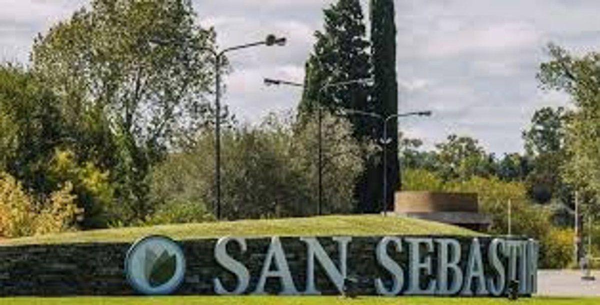 Av. Santa María 6600, San Sebastián, Loma Verde