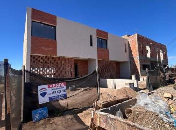 Casa · 133m² · 4 Ambientes · Oportunidad en Pampas de Manantiales