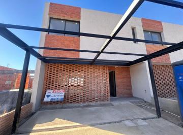 Casa · 133m² · 4 Ambientes · Venta Duplex 3 Dorm 3 Baños en Pampas de Manantial
