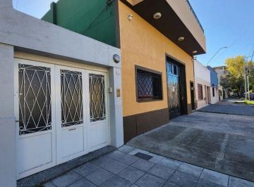 Casa · 128m² · 4 Ambientes · 2 Cocheras · Casa Venta 4 Amb C/coch P/2 Autos Apto Crédito