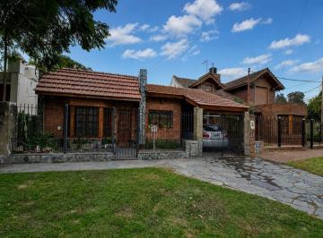 Casa · 120m² · 4 Ambientes · 2 Cocheras · Casa en Venta Burzaco con Quincho y Pileta