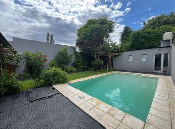 Casa · 250m² · 4 Ambientes · Casa en Venta en La Loma con Quincho y Pileta