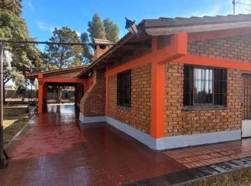 Casa · 160m² · 4 Ambientes · 2 Cocheras · Venta de 2 Casas en Terreno de 2.700 m²