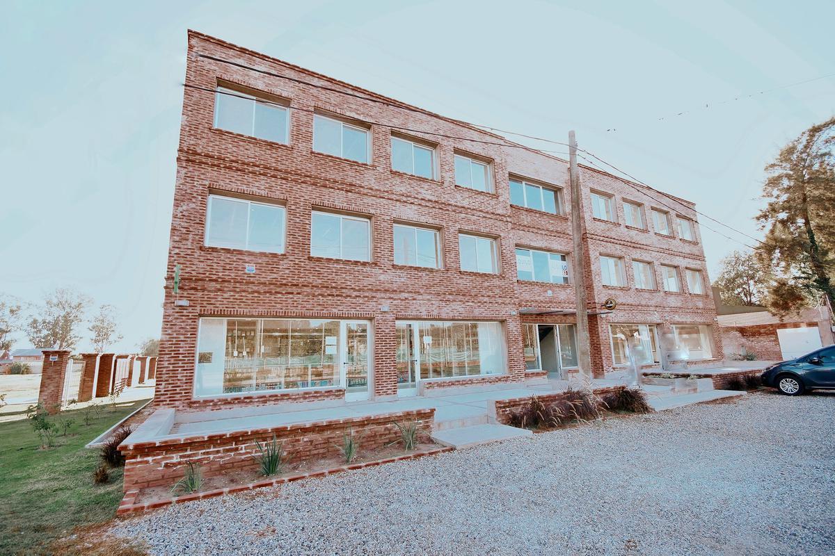 J.j. Paso 8540, Fisherton, Rosario