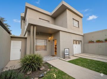 Casa · 270m² · 4 Dormitorios · 3 Cocheras · Casa - San Nicolas de Los Arroyos