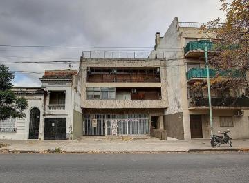 Local comercial · 164m² · Excelente Local a La Calle con un Frente de Vidriera de Mas de 10 m, en Pb con de 164 m² Cub.