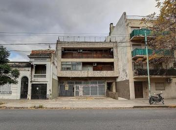 Local comercial · 164m² · Excelente Local a La Calle con un Frente de Vidriera de Mas de 10 m, en Pb con de 164 m² Cub.