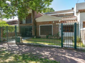 Casa · 270m² · 5 Ambientes · 1 Cochera · Venta Casa de 4 Dorm. con Patio y Quincho