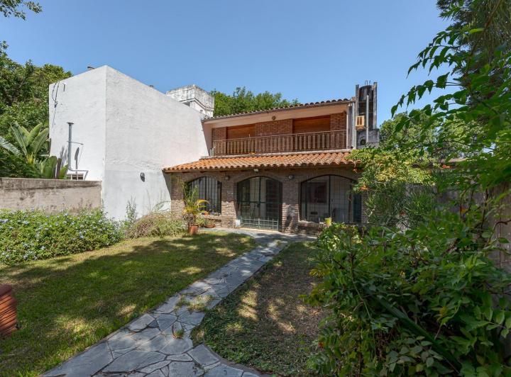 Casa · 270m² · 5 Ambientes · 1 Cochera