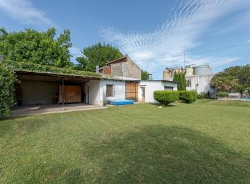 Casa · 317m² · 5 Ambientes · 3 Cocheras · Casa de 3 Dorm. con Gran Terreno de 1.600 m²