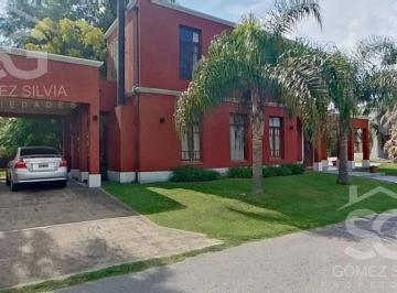 Casa · 200m² · 4 Ambientes · 4 Cocheras · Casa en Venta Barrio Privado Altos del Sol