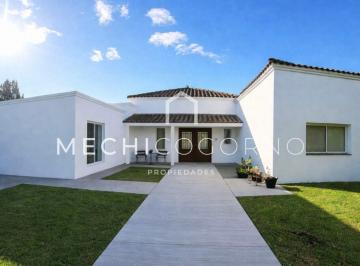 Casa · 1400m² · 5 Ambientes · 4 Cocheras · Casa en Venta en Santa Teresa, Villanueva