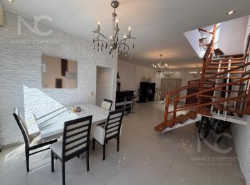 Casa · 182m² · 4 Ambientes · 1 Cochera · Casa en Venta Quilmes!