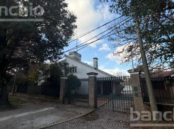 Casa · 418m² · 5 Ambientes · 5 Cocheras · Venta Imponente Casa 4 Dorm. - Fisherton