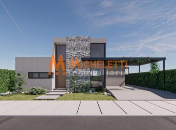 Casa · 155m² · 6 Ambientes · 2 Cocheras · Casa en Alma Gardenia Categoría - 3 Dorm., Galería, Parrilla y Jardín