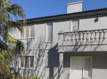 Casa · 240m² · 5 Ambientes · 2 Cocheras · Casa 4 Dorm. Country Marcos Paz
