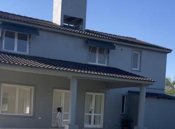Casa · 170m² · 5 Ambientes · 2 Cocheras · Casa 4 Dorm. Country Marcos Paz