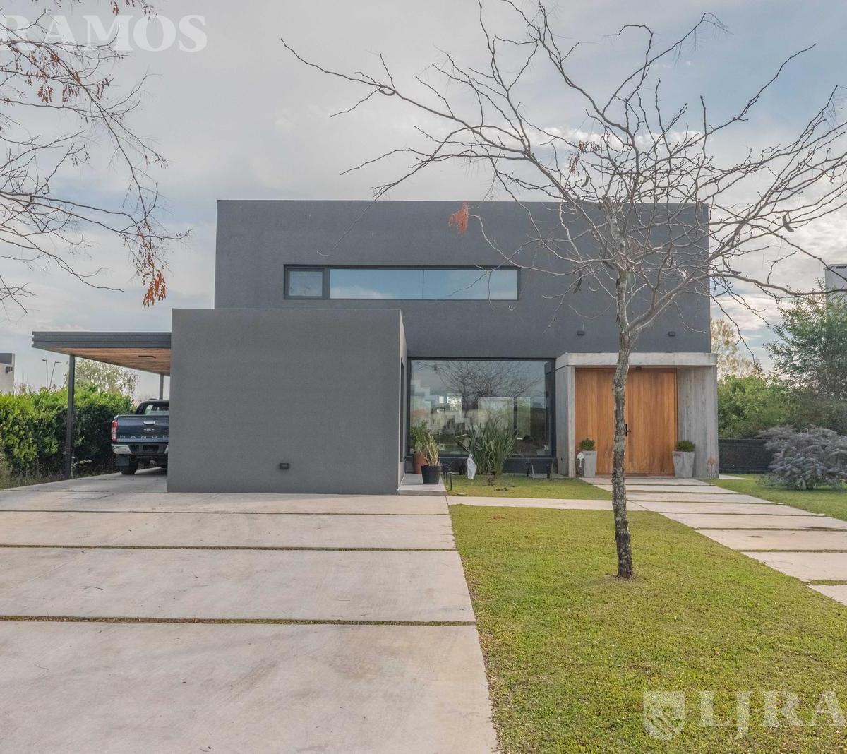 Casa en Venta Barrio Marinas AL Agua - Puertos Escobar
