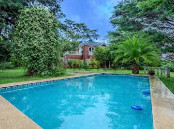 Quinta vacacional · 183m² · 5 Ambientes · 3 Cocheras · - Imperdible Quinta con Piscina y Asador Criollo en Parque Leloir.
