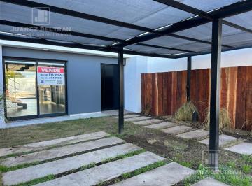 Casa · 168m² · 4 Ambientes · 2 Cocheras · Duplex en Venta - La Calandria - 3 Dorm., Jardín con Galería y Asador - Frente a Plaza Central