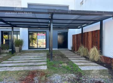 Casa · 168m² · 7 Ambientes · 2 Cocheras · Casa en La Calandria Venta,3 Dorm,3 Baños, frente a Casa. diseño Único