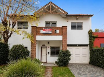 Casa · 207m² · 7 Ambientes · 2 Cocheras · Casa en Venta Calle 27 Entre 462 y 463 - City Bell