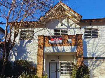 Casa · 207m² · 7 Ambientes · 2 Cocheras · Casa en Venta 5 Dorm - Parque y Pileta - Calle 27 Entre 462 y 463 - City Bell - La Plata