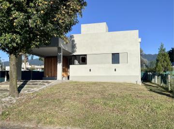 Casa · 145m² · 5 Ambientes · 1 Cochera · Casa en Barrio Privado Alto de Manantiales, Yerba Buena