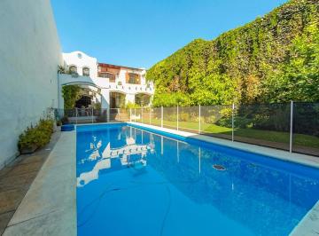 Casa · 286m² · 6 Ambientes · 3 Cocheras · Venta Casa 4 Dorm. con Gran Parque Pileta y Quincho en Alberdi