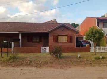 Casa · 85m² · 3 Ambientes · 2 Cocheras · Chalet en Costa Azul