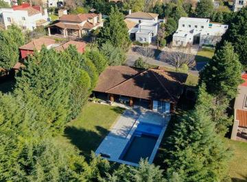 Casa · 118m² · 5 Ambientes · 3 Cocheras · Casa de 3 Dorm. en Barrio Saint Matthew´s