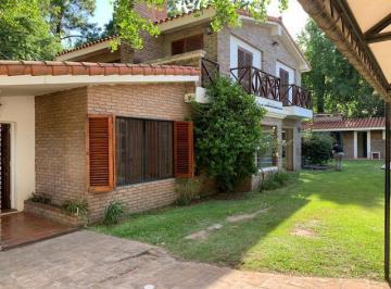 Casa · 270m² · 6 Ambientes · 1 Cochera · Casa en Venta de 4 Dorm. en Rosario - Fisherton