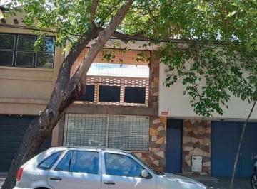 Casa · 5 Ambientes · 1 Cochera · Casa en Mendoza