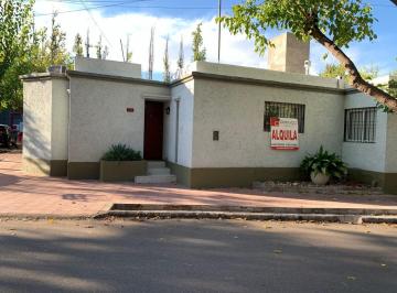Casa · 5 Ambientes · 2 Cocheras · Casa en Carrodilla