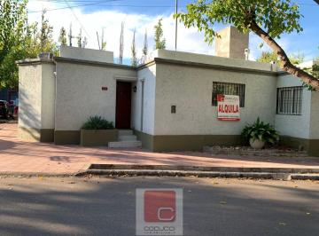 Casa · 5 Ambientes · 2 Cocheras · Casa en Carrodilla