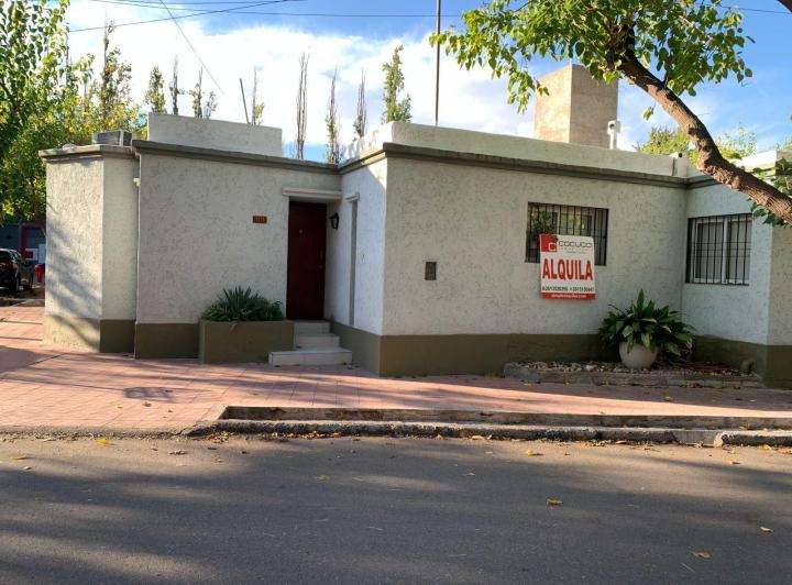Casa · 5 Ambientes · 2 Cocheras