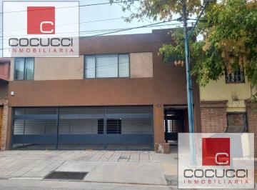 Departamento · 3 Ambientes · 1 Cochera · Casa en Godoy Cruz