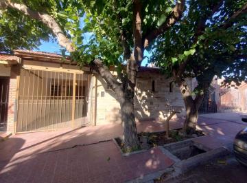 Casa · 5 Ambientes · 1 Cochera · Casa en Las Heras