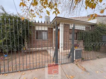 Casa · 4 Ambientes · 1 Cochera · Casa en Maipu
