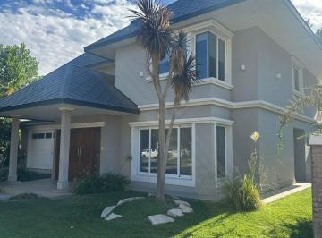 Casa · 410m² · 6 Ambientes · Venta Casa 5 Dorm, Comahue Golf Club, Neuquen