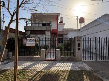 Casa · 262m² · 5 Ambientes · 1 Cochera · ¡Casa en Barrio Paraiso a Pocas Cuadras del Rio!