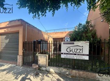 Casa · 110m² · 3 Ambientes · 1 Cochera · Venta de Casa Lote Propio 3 Ambientes con Cochera en Villa Adelina, Apta Credito