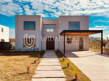 Casa · 244m² · 6 Ambientes · 2 Cocheras · Casa en Venta en Pilara con Posible Financiacion - Tilbury - Pilar - Urdapilleta Propiedades