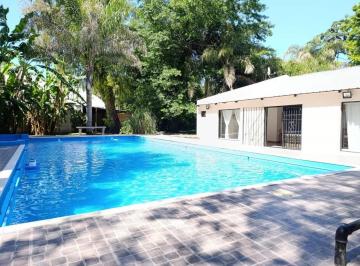 Quinta vacacional · 260m² · 3 Ambientes · 1 Cochera · Venta Casa Quinta 5 Ambientes Renovada Completamente Parque Pileta Moreno