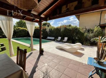 Casa · 200m² · 6 Ambientes · 4 Cocheras · Casa en Venta Apta Credito