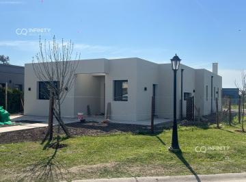 Casa · 150m² · 4 Ambientes · 1 Cochera · Venta Casa Pilar del Este Santa Lucía